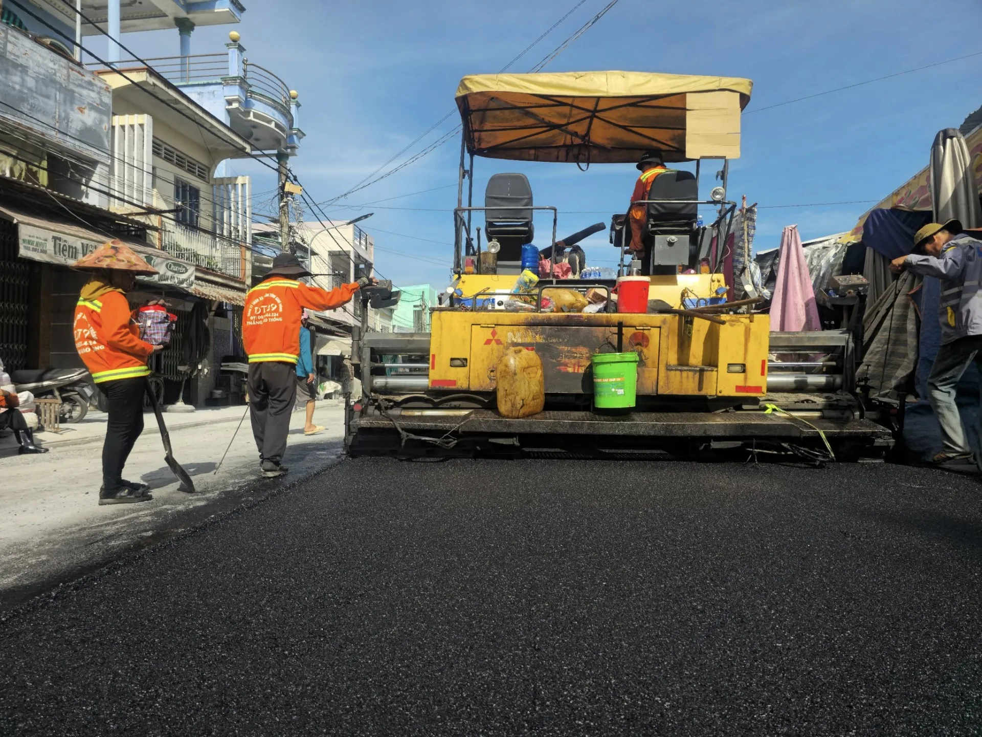 thi công asphalt san tennis